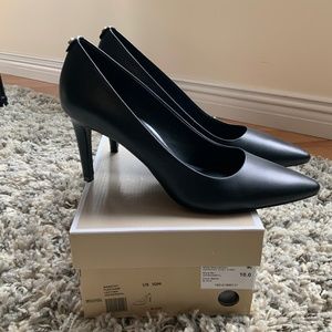 Michael Kors Leather Pumps